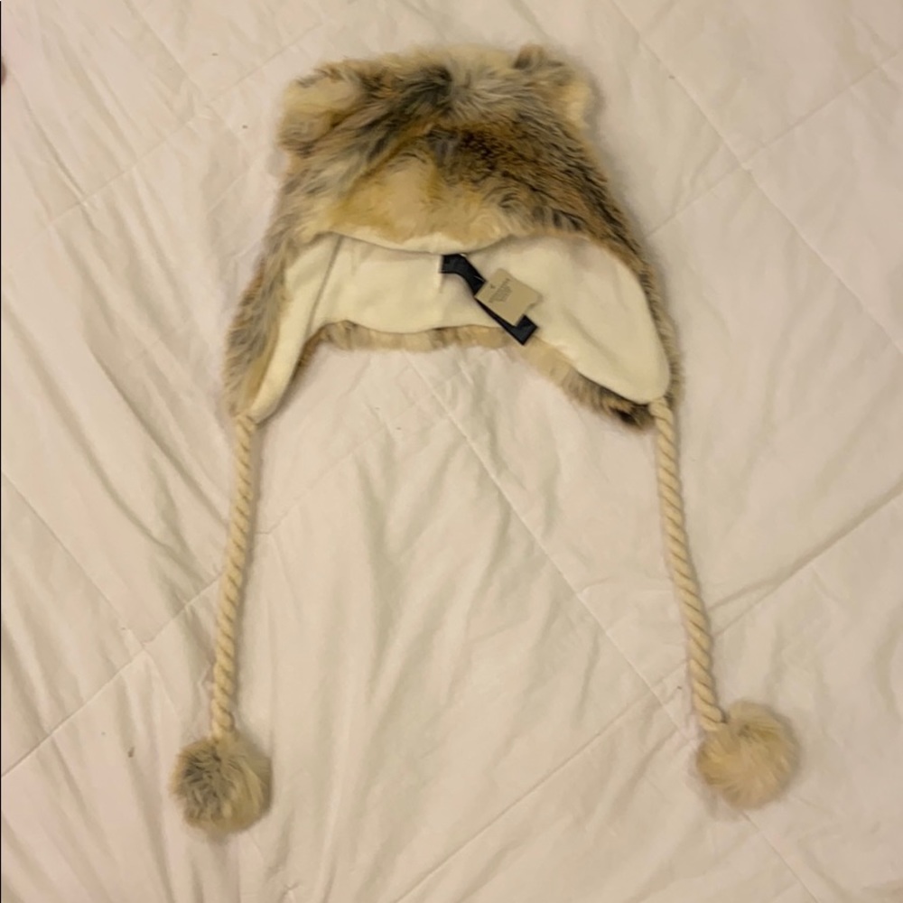 NWT American Eagle Pom Pom Bear Hat